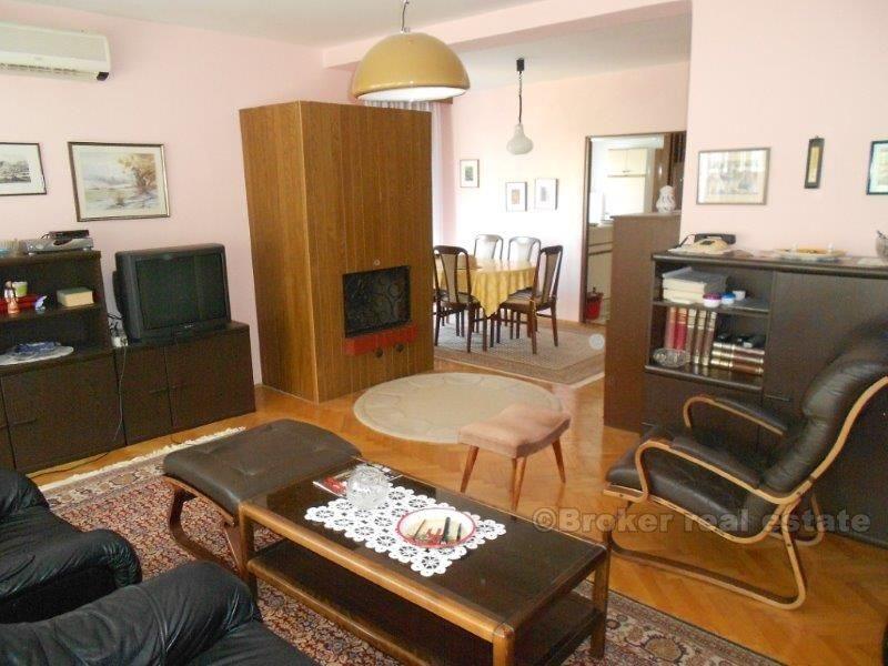Deux maisons identiques, à vendre
