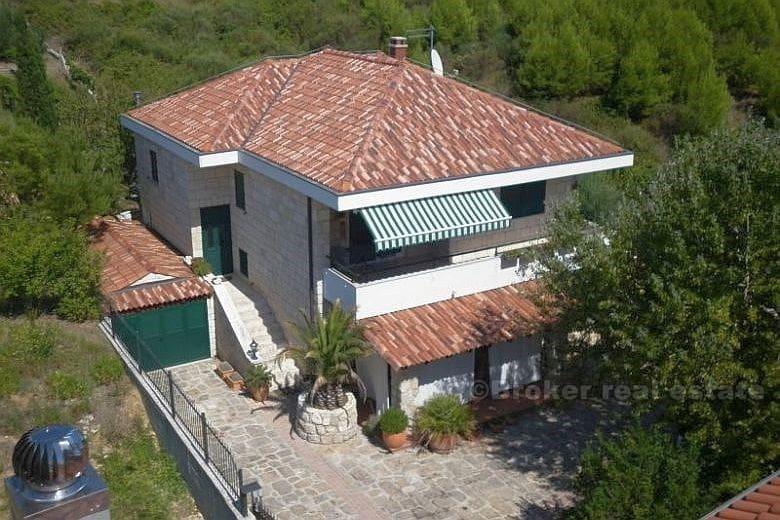 Villa rustique rénovée