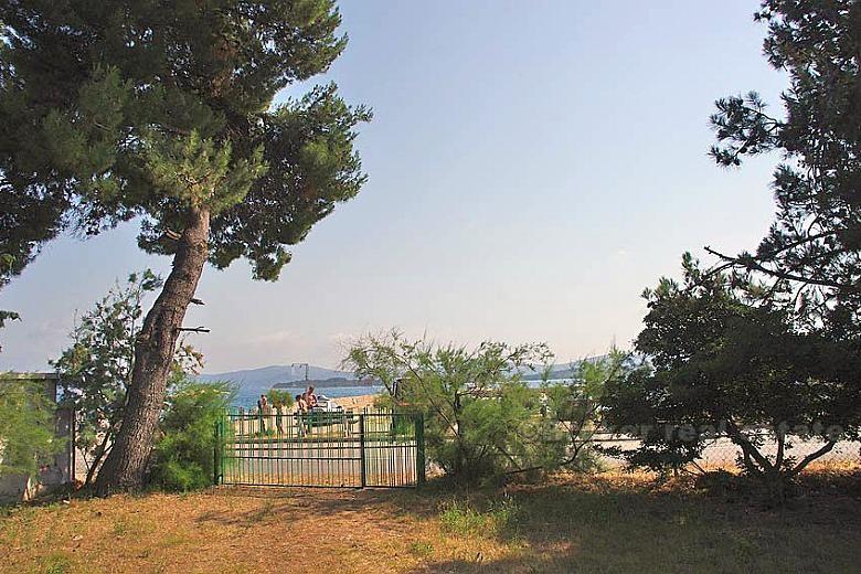 House and the land plot at the seafront
