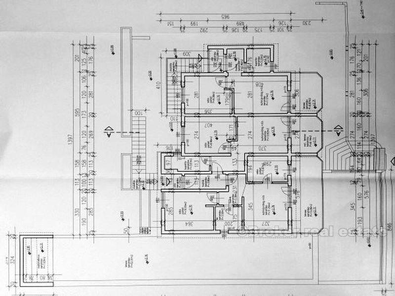 Villa med svømmebasseng, til salgs