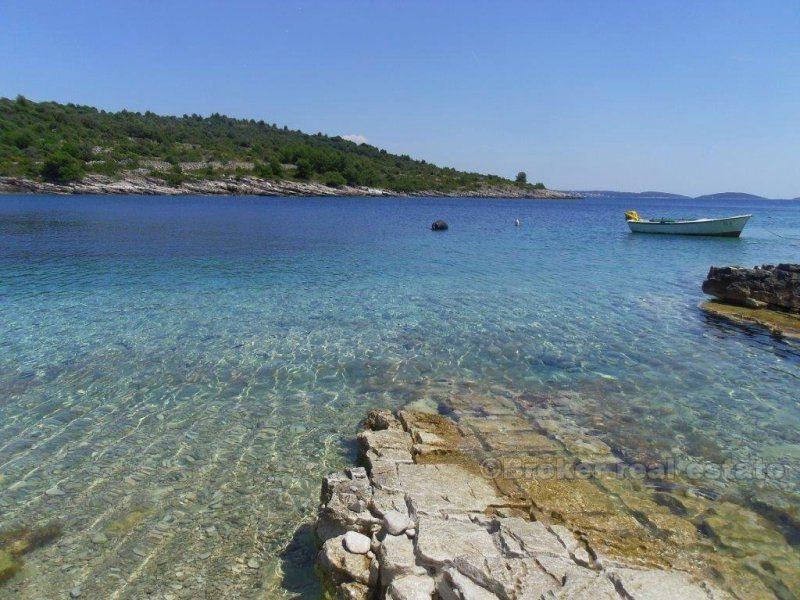 House on the land plot of 800 m2
