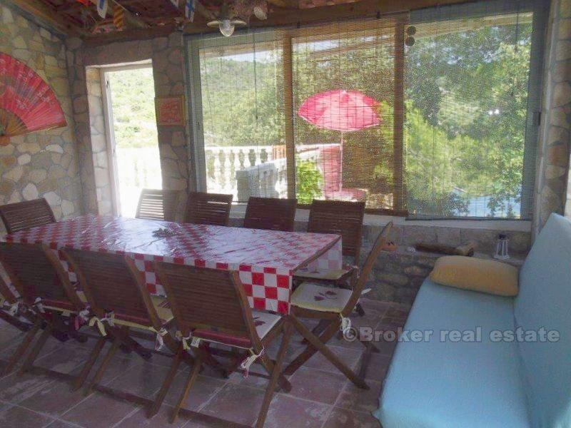 House on the land plot of 800 m2