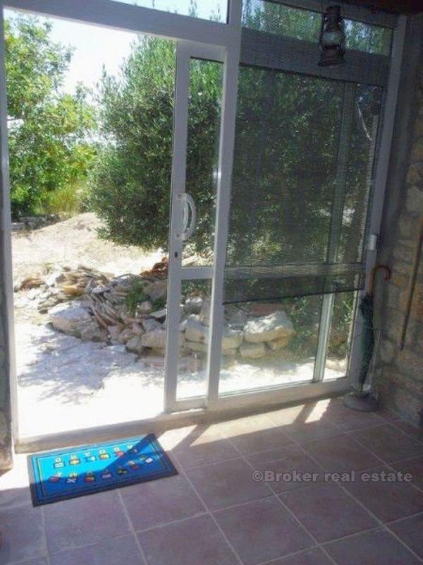 House on the land plot of 800 m2