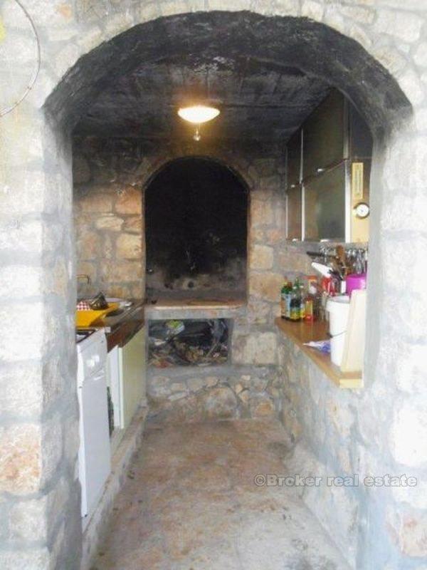 House on the land plot of 800 m2