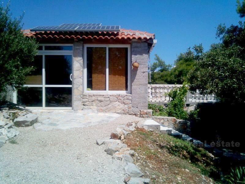 House on the land plot of 800 m2