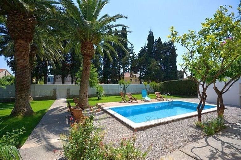 Maison individuelle avec piscine, à vendre