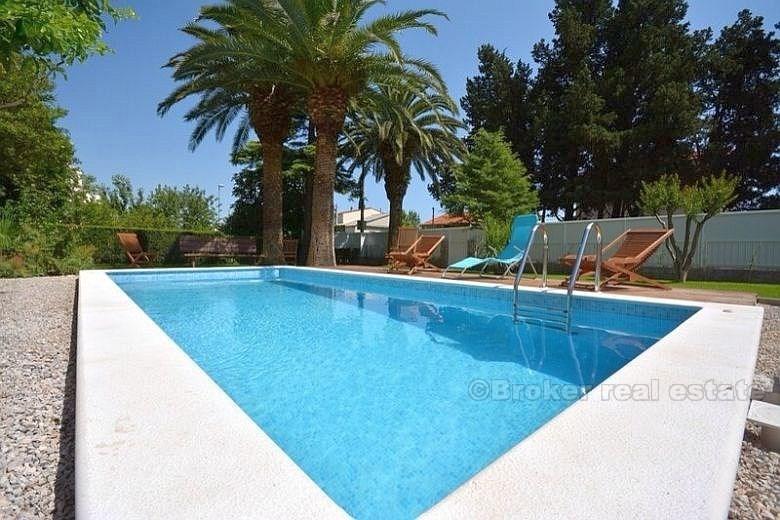 Maison individuelle avec piscine, à vendre