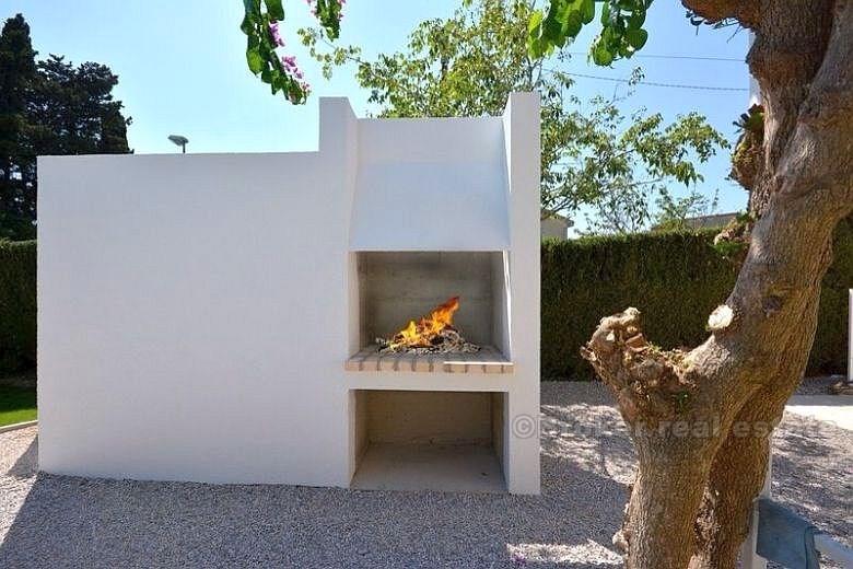 Casa indipendente con piscina, in vendita