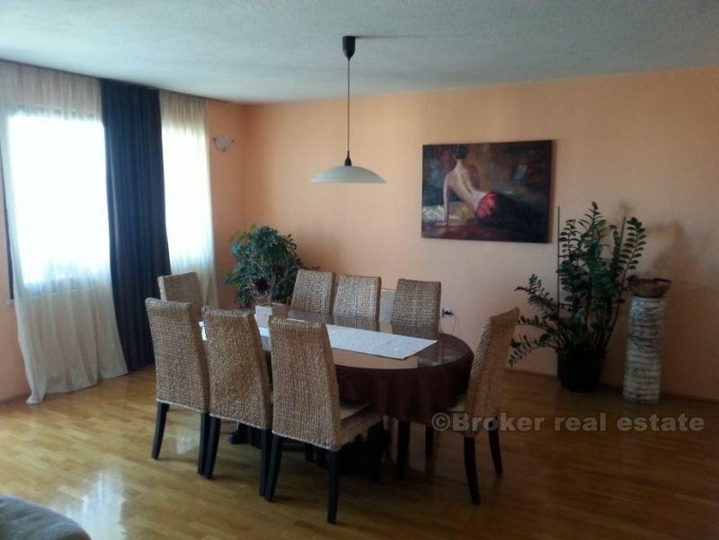 Nicely decorated family house, for sale