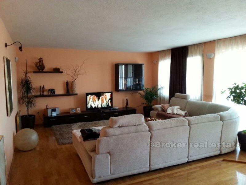 Nicely decorated family house, for sale
