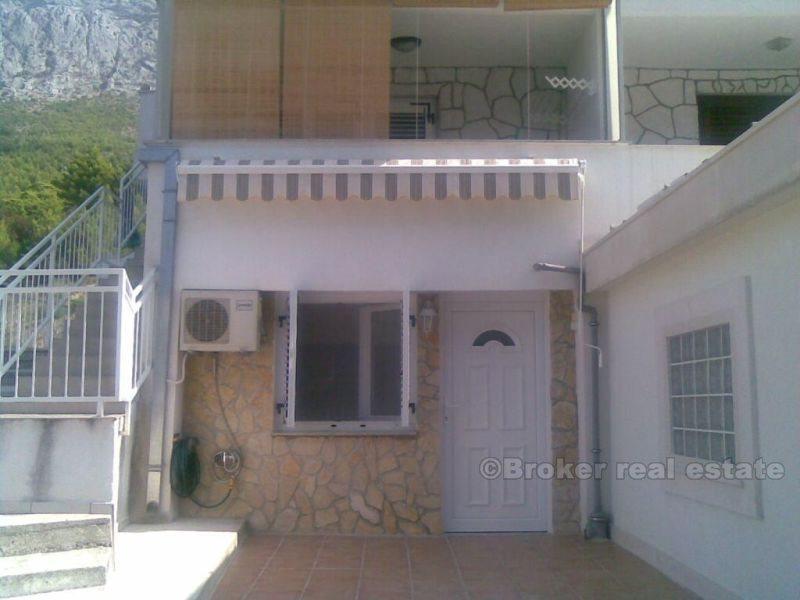 Apartment + studio apartment with parking, for sale