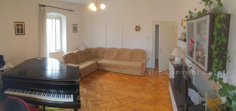 Appartamento di 4 camere da letto nel centro della città