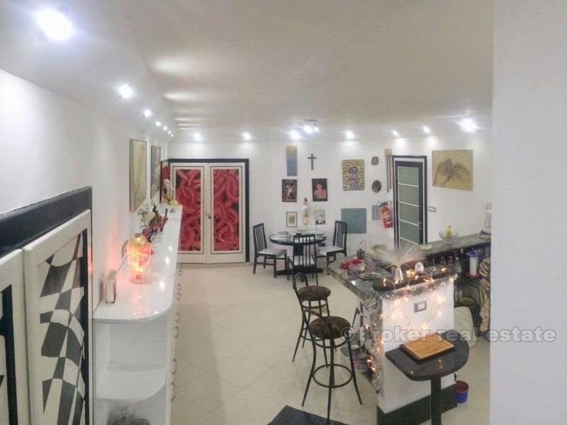 Four bedroom apartment in the center of town, for sale