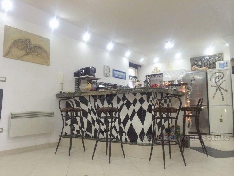 Four bedroom apartment in the center of town, for sale