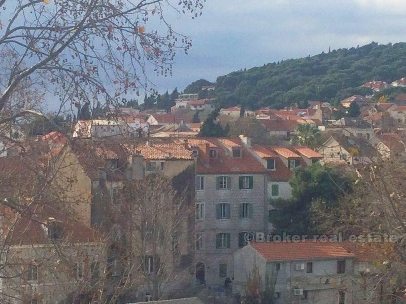 Four bedroom apartment in the center of town, for sale