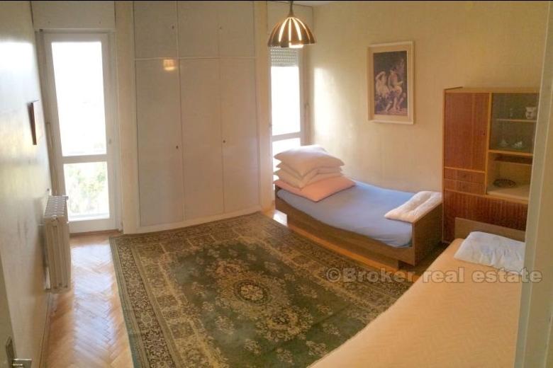 Appartamento di 4 camere da letto con vista
