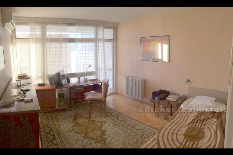 Appartamento di 4 camere da letto con vista
