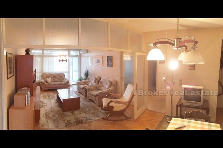 Appartamento di 4 camere da letto con vista