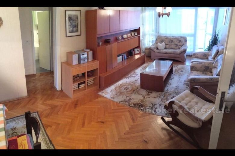 Appartamento di 4 camere da letto con vista