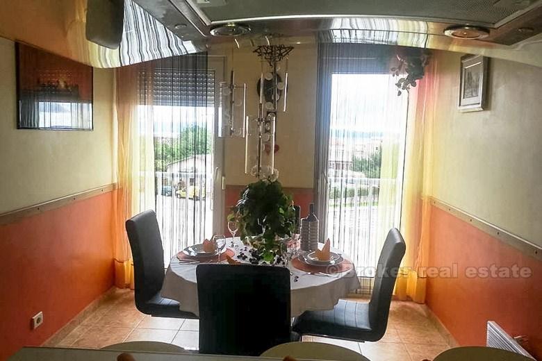 Trilocale su Znjan, in affitto
