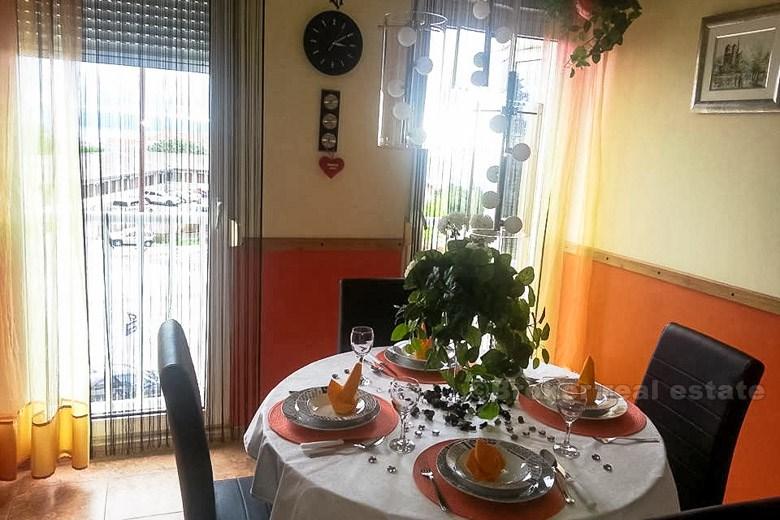 Trilocale su Znjan, in affitto