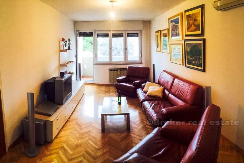 Wygodny czteropokojowy apartament