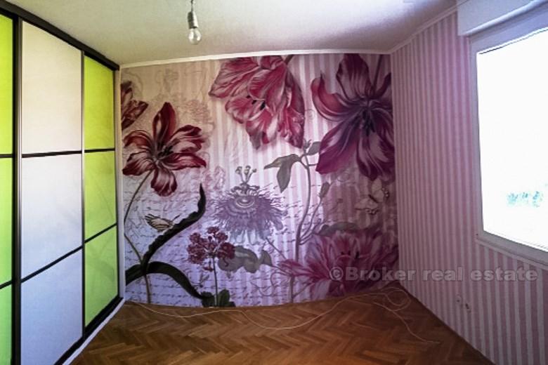 Moderno appartamento con due camere da letto, in affitto