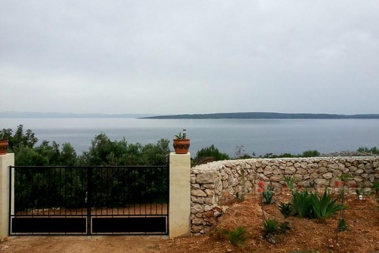 Obiekt nad egzotyczną plażą