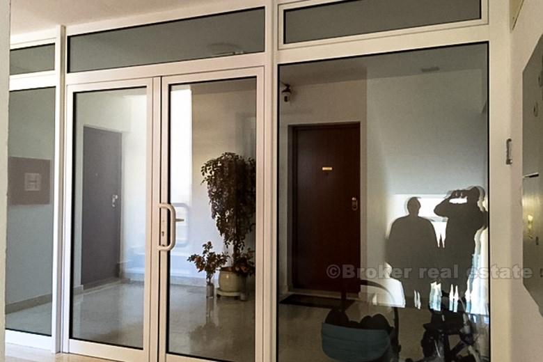 Appartamento di 2 camere da letto, seconda fila al mare