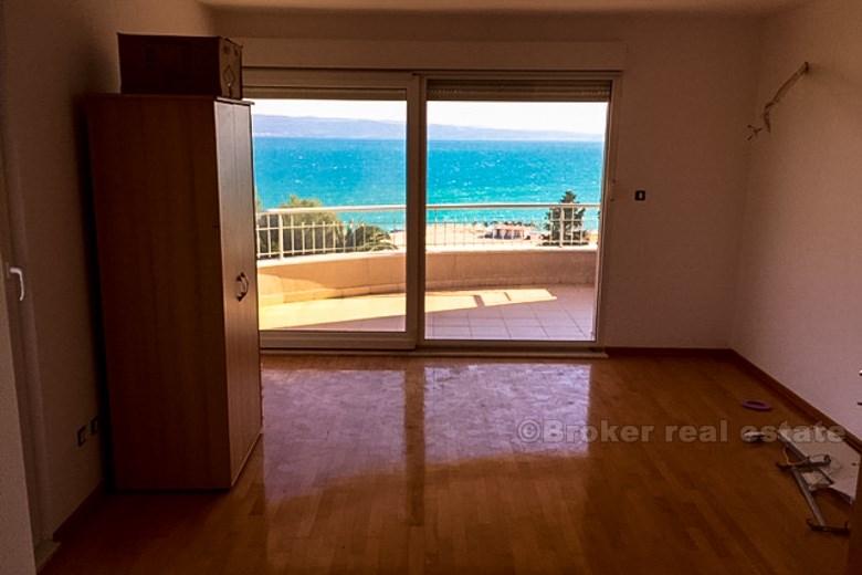 Appartamento di 2 camere da letto, seconda fila al mare