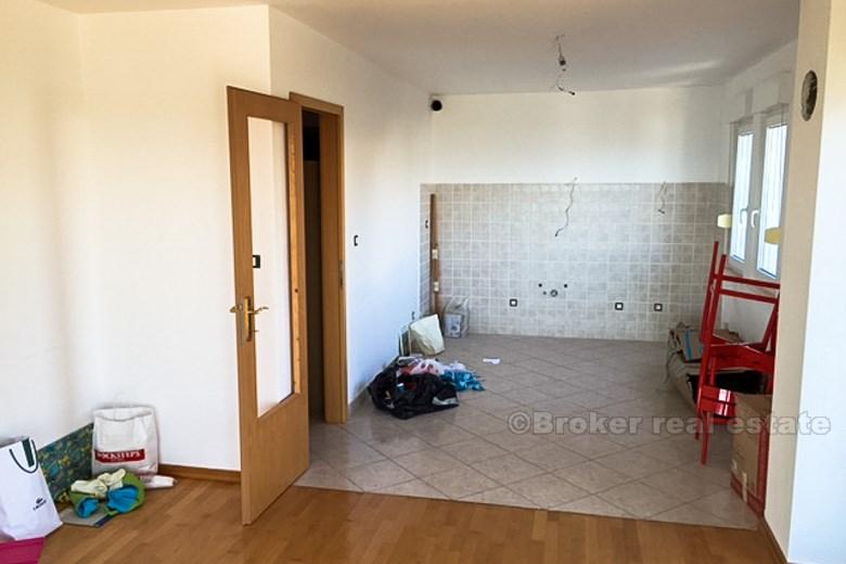 Appartamento di 2 camere da letto, seconda fila al mare