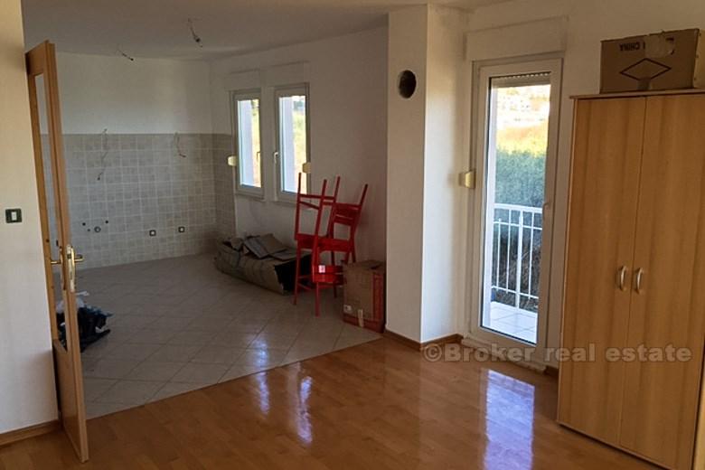 Appartamento di 2 camere da letto, seconda fila al mare
