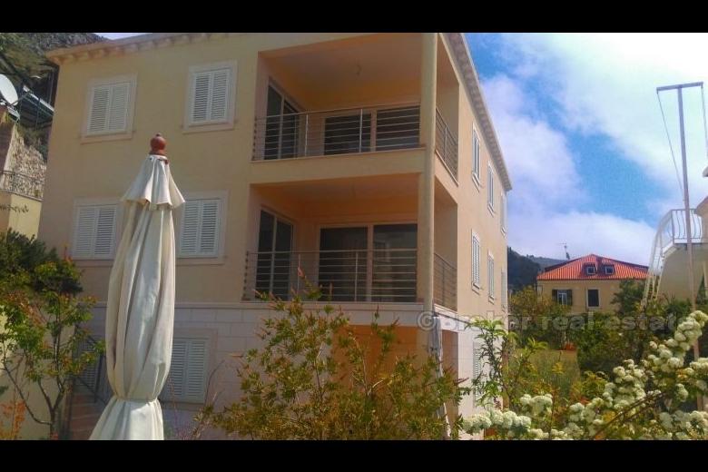 House with a beautiful view of Dubrovnik, for sale