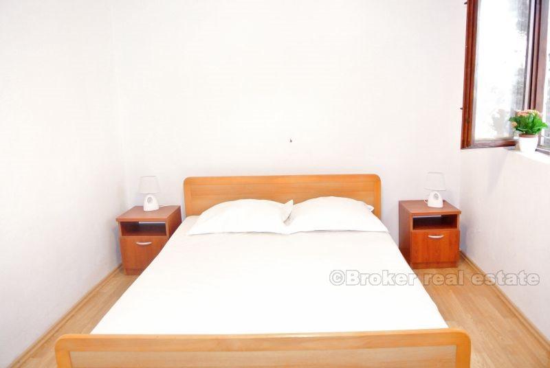 Dům / Vila obklopen zahradou