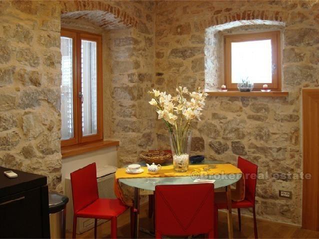 Luxury renovated three-room apartment