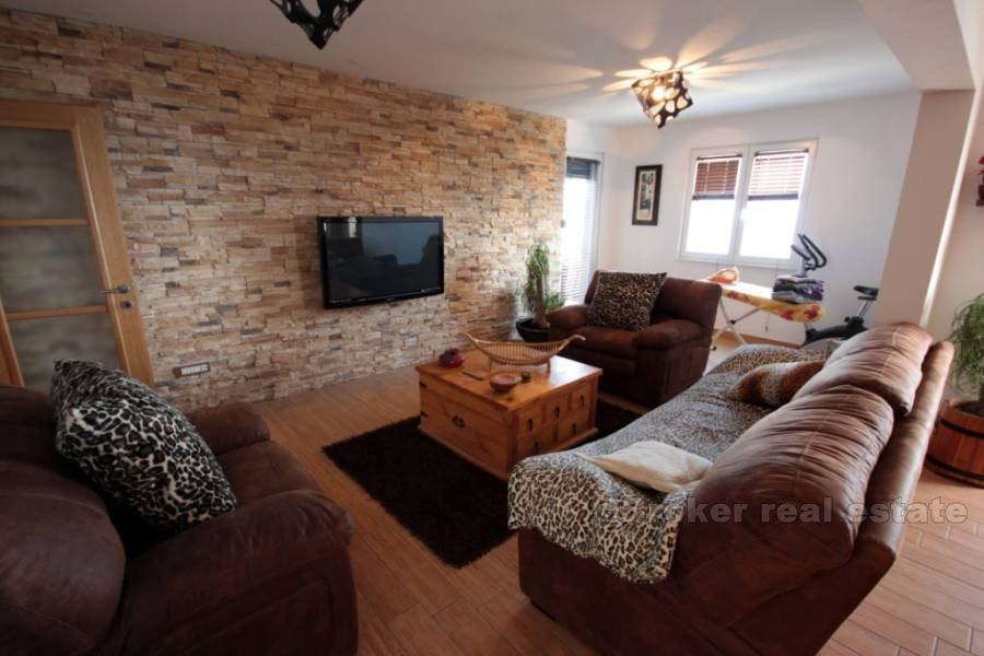 Znjan, Large luxury apartment, for sale