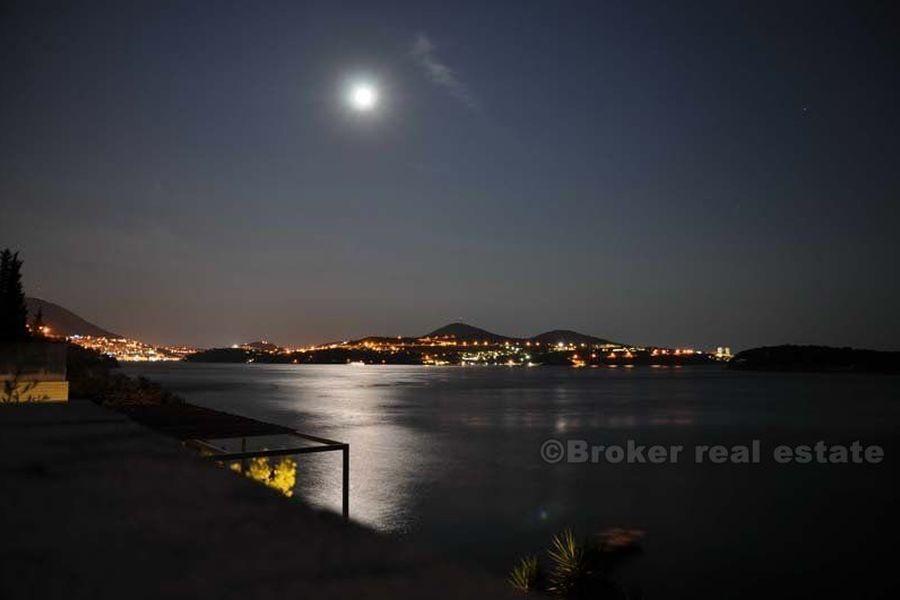 Villa con spiaggia privata, in vendita