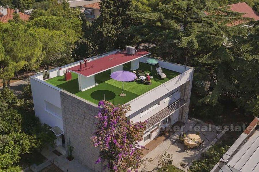Detached villa, for sale and for rent