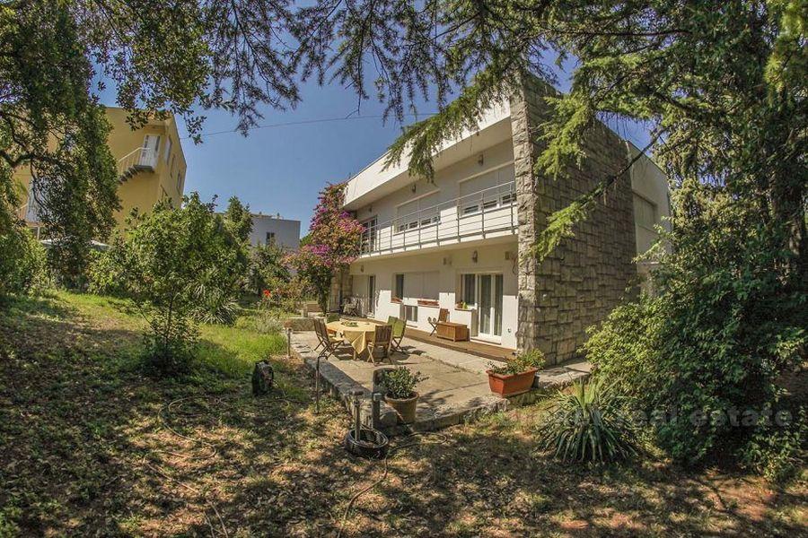 Detached villa, for sale and for rent