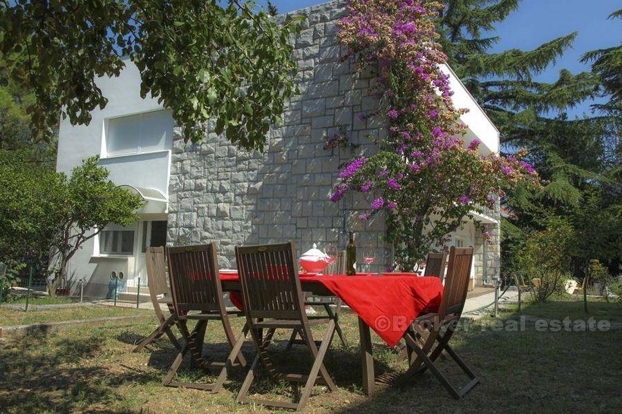 Detached villa, for sale and for rent