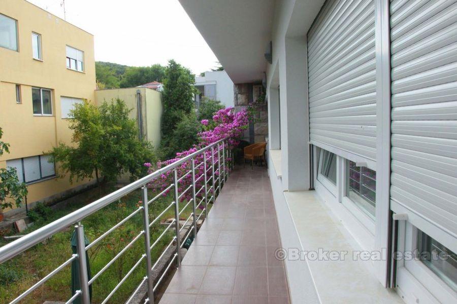 Detached villa, for sale and for rent