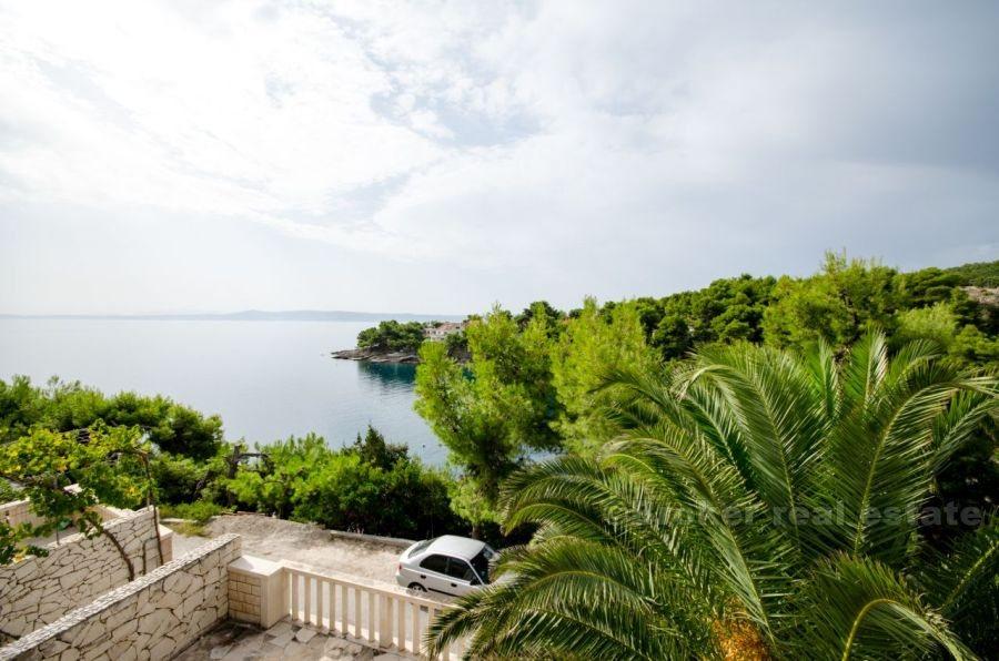Detached house in the first row to the sea