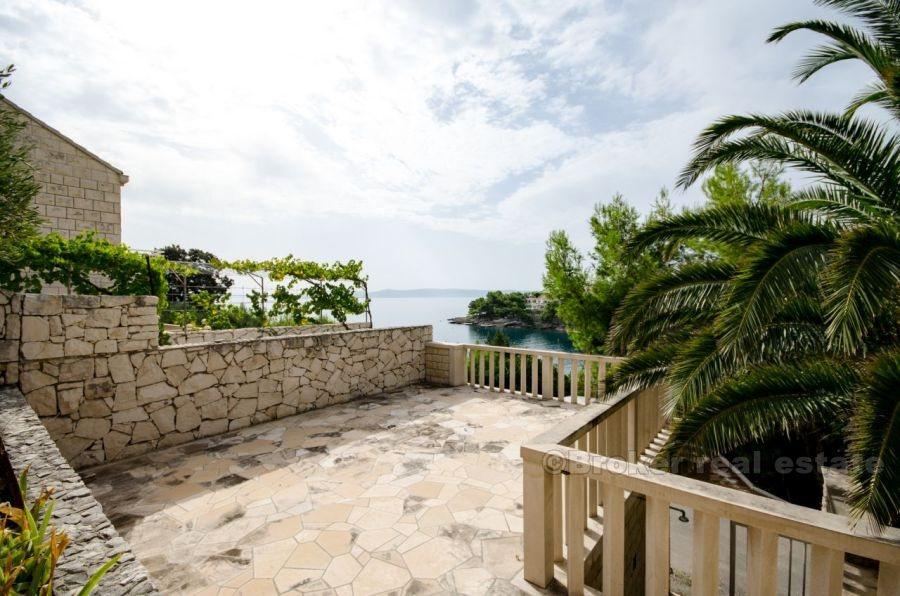 Detached house in the first row to the sea