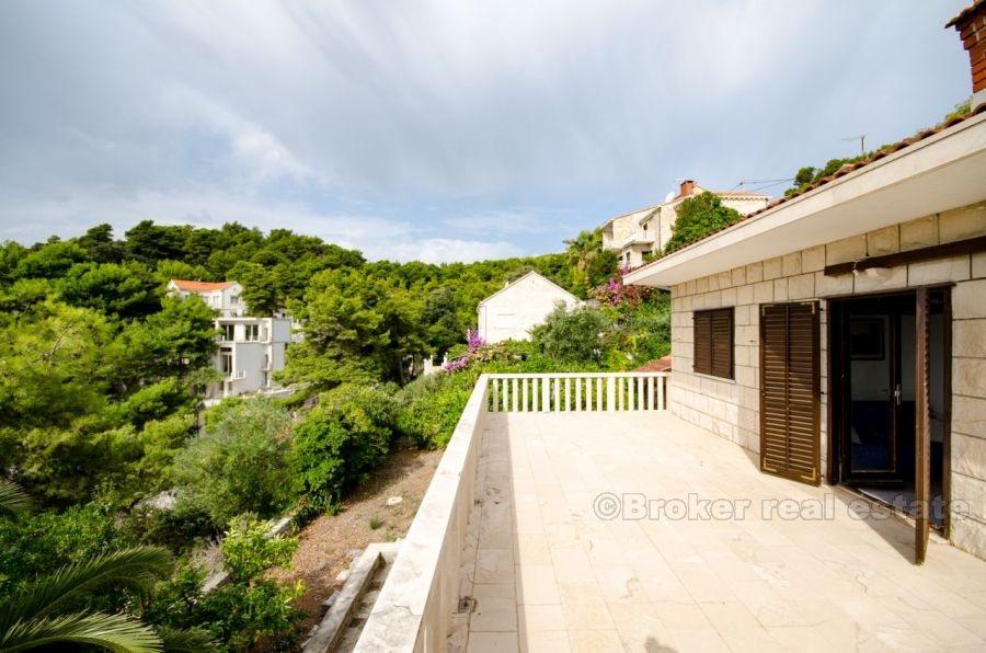 Detached house in the first row to the sea