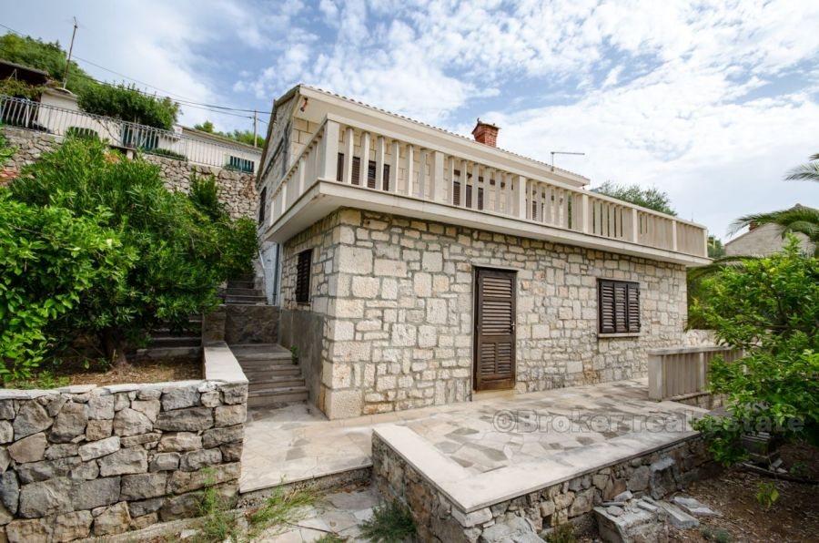 Detached house in the first row to the sea