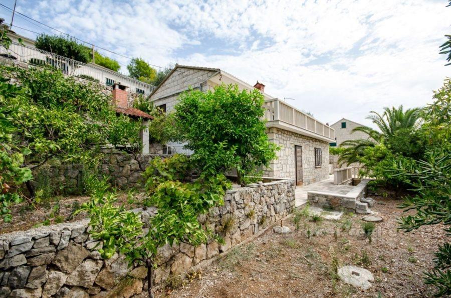 Detached house in the first row to the sea