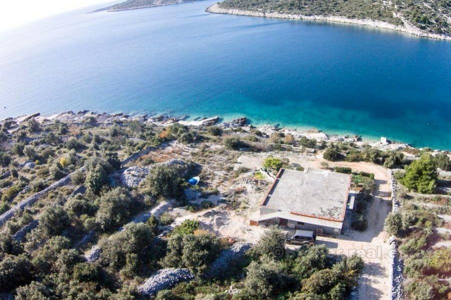 Maison non finie sur deux étages, à vendre