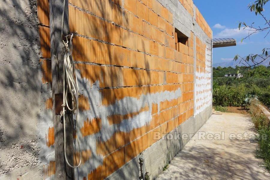 Unfinished house situated 100 meters from the sea
