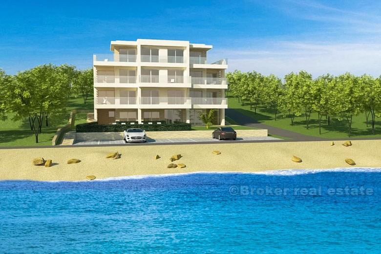 Appartements de luxe dans la première rangée de la mer