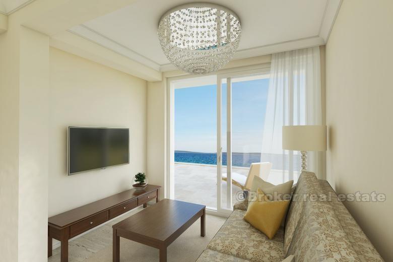 Appartements de luxe dans la première rangée de la mer